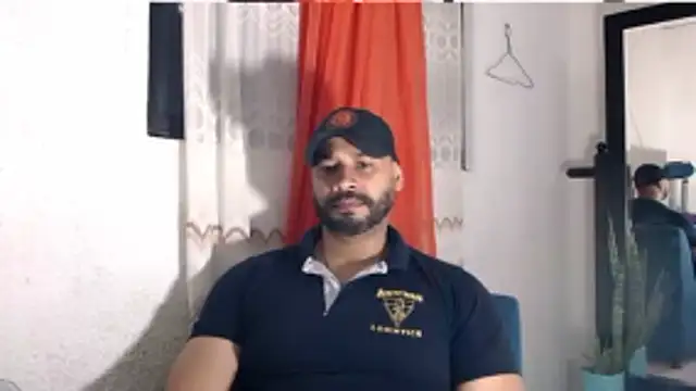Snapshot of musclehetero chatting on June 11, 2026, 2:53 am musclehetero online show from June 11, 2026, 2:53 am
