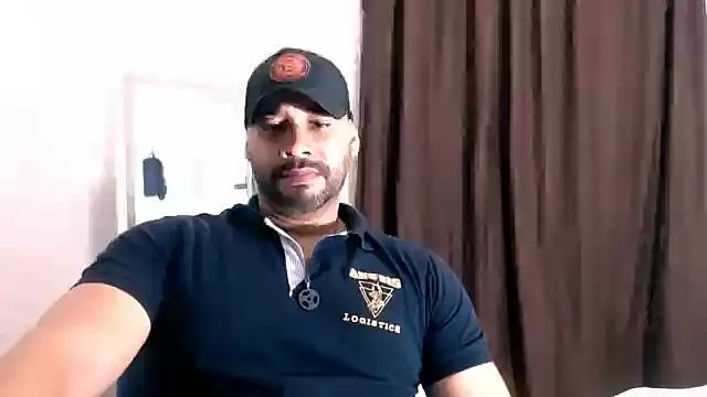 Snapshot of musclehetero chatting on June 17, 2026, 6:24 am musclehetero online show from June 17, 2026, 6:24 am