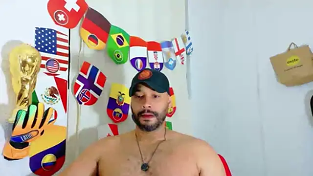Snapshot of musclehetero chatting on June 26, 2026, 6:25 pm musclehetero online show from June 26, 2026, 6:25 pm