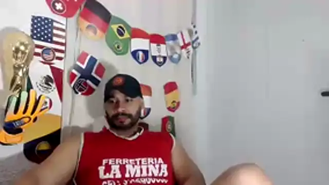 Snapshot of musclehetero chatting on June 27, 2026, 7:36 am musclehetero online show from June 27, 2026, 7:36 am
