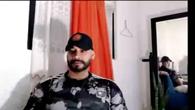 Snapshot of musclehetero chatting on June 10, 2026, 11:22 am musclehetero online show from June 10, 2026, 11:22 am