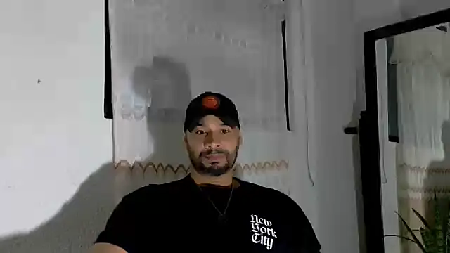 Snapshot of musclehetero chatting on July 18, 2026, 3:04 am musclehetero online show from July 18, 2026, 3:04 am