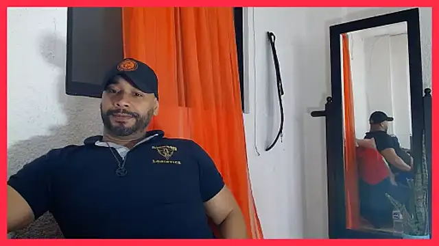 Snapshot of musclehetero chatting on June 21, 2026, 4:13 pm musclehetero online show from June 21, 2026, 4:13 pm