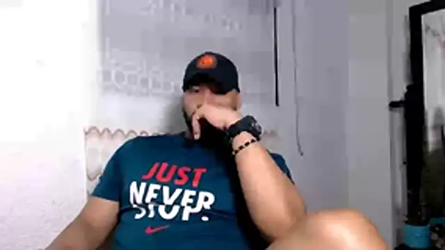 Snapshot of musclehetero chatting on July 5, 2026, 9:38 am musclehetero online show from July 5, 2026, 9:38 am