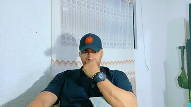 Snapshot of musclehetero chatting on July 7, 2026, 10:52 am musclehetero online show from July 7, 2026, 10:52 am