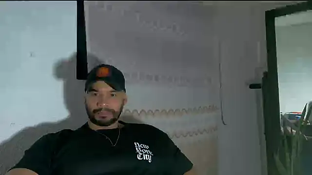 Snapshot of musclehetero chatting on July 23, 2026, 10:56 am musclehetero online show from July 23, 2026, 10:56 am