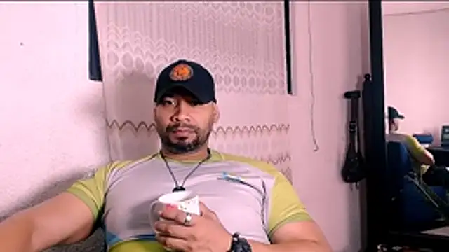 Snapshot of musclehetero chatting on July 13, 2026, 4:39 pm musclehetero online show from July 13, 2026, 4:39 pm