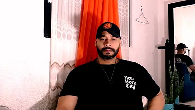 Snapshot of musclehetero chatting on June 9, 2026, 10:16 am musclehetero online show from June 9, 2026, 10:16 am
