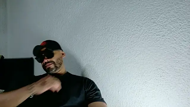 Snapshot of musclehetero chatting on August 1, 2026, 4:32 am musclehetero online show from August 1, 2026, 4:32 am