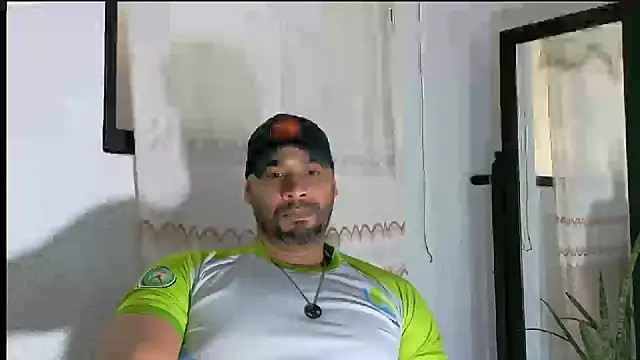 Snapshot of musclehetero chatting on July 17, 2026, 2:14 pm musclehetero online show from July 17, 2026, 2:14 pm