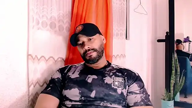 Snapshot of musclehetero chatting on June 7, 2026, 8:14 pm musclehetero online show from June 7, 2026, 8:14 pm