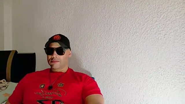 Snapshot of musclehetero chatting on August 2, 2026, 9:45 pm musclehetero online show from August 2, 2026, 9:45 pm