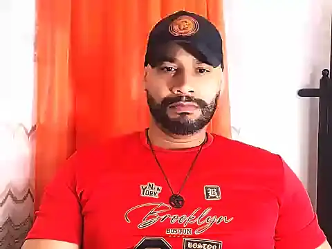 Snapshot of musclehetero chatting on May 27, 2026, 2:46 pm musclehetero online show from May 27, 2026, 2:46 pm