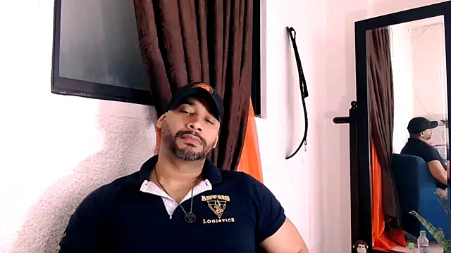 Snapshot of musclehetero chatting on June 16, 2026, 5:57 pm musclehetero online show from June 16, 2026, 5:57 pm