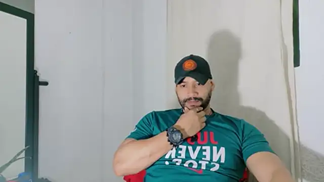 Snapshot of musclehetero chatting on June 28, 2026, 9:15 am musclehetero online show from June 28, 2026, 9:15 am