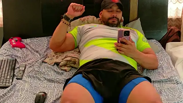 Snapshot of musclehetero chatting on June 28, 2026, 10:38 pm musclehetero online show from June 28, 2026, 10:38 pm