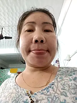 Snapshot of Reema_143 chatting on November 22, 2025, 11:20 am Reema 143 online show from November 22, 2025, 11:20 am