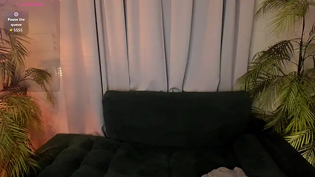 Snapshot of BeautifulSnake chatting on November 29, 2025, 8:42 pm BeautifulSnake online show from November 29, 2025, 8:42 pm