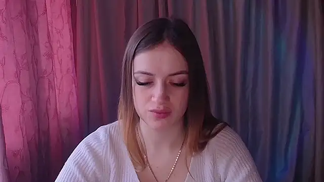 Illa May online show from February 19, 2026, 7:27 am