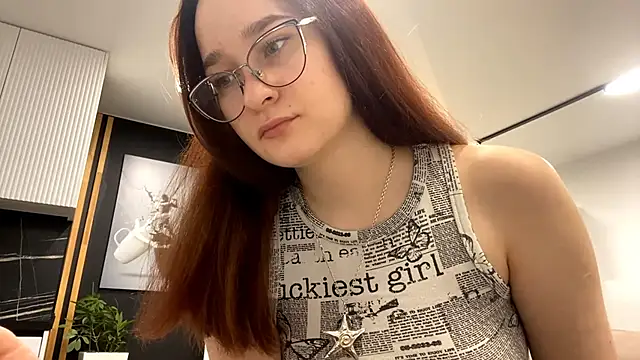 Snapshot of AylaRuer chatting on December 1, 2025, 11:33 am AylaRuer online show from December 1, 2025, 11:33 am