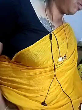 Riya-mallus online show from December 18, 2025, 4:11 pm