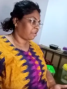 Riya-mallus online show from December 22, 2025, 11:32 am