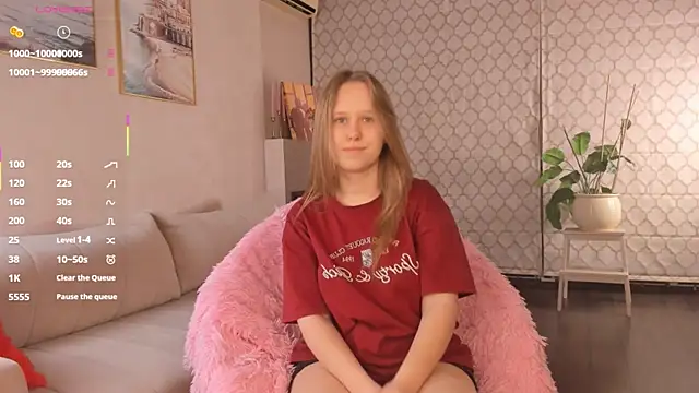 Snapshot of VoidElaris chatting on July 6, 2026, 6:21 pm VoidElaris online show from July 6, 2026, 6:21 pm