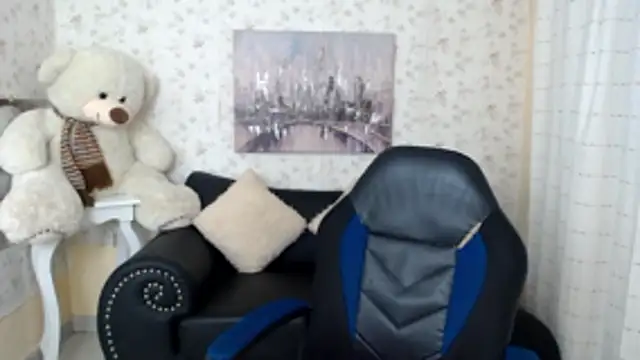 xoxo melany online show from May 12, 2026, 12:11 pm