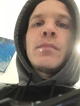 Spielzeugtwink online show from May 8, 2026, 10:24 pm