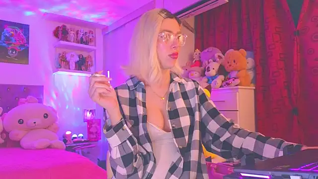 Snapshot of MadamBarbiee chatting on November 28, 2025, 11:05 pm MadamBarbiee online show from November 28, 2025, 11:05 pm