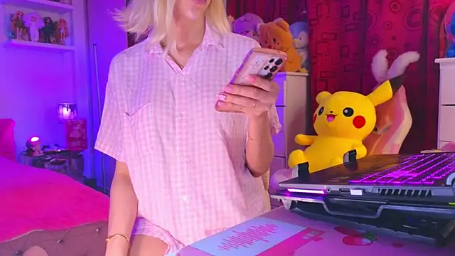 Snapshot of MadamBarbiee chatting on December 1, 2025, 11:27 pm MadamBarbiee online show from December 1, 2025, 11:27 pm