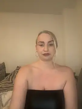 BootyQueenApril online show from November 29, 2025, 9:48 pm