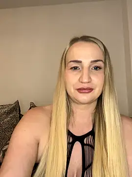 BootyQueenApril online show from November 27, 2025, 8:20 pm