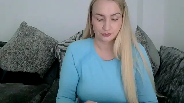 BootyQueenApril online show from November 23, 2025, 10:14 am