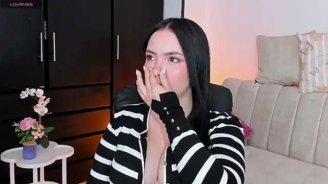 Lauren nicole online show from March 31, 2026, 1:57 pm