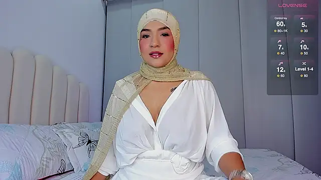Snapshot of Amira-Zahra chatting on November 27, 2025, 9:43 am Amira-Zahra online show from November 27, 2025, 9:43 am