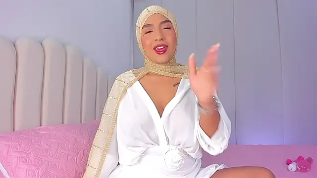 Amira-Zahra online show from May 1, 2026, 10:26 pm