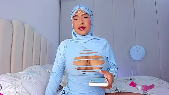 Amira-Zahra online show from April 22, 2026, 10:16 pm