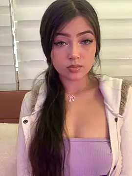 Snapshot of KyliePinkk_ chatting on December 4, 2025, 8:19 pm KyliePinkk online show from December 4, 2025, 8:19 pm