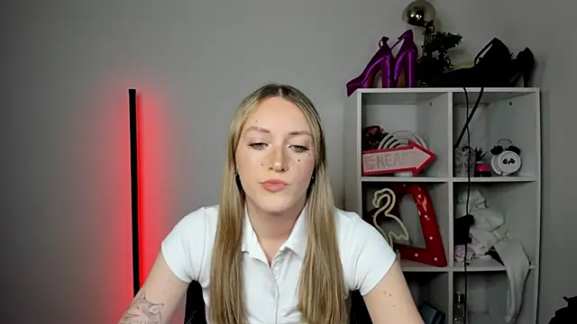 EvelynBlond online show from April 22, 2026, 12:34 pm