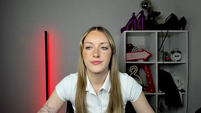 EvelynBlond online show from April 23, 2026, 12:29 pm