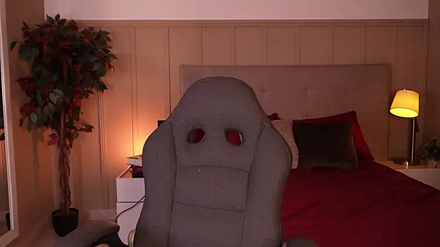 Snapshot of melaniebrett chatting on February 28, 2026, 7:46 pm melaniebrett online show from February 28, 2026, 7:46 pm