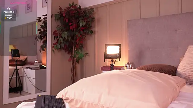 Snapshot of melaniebrett chatting on March 10, 2026, 7:51 pm melaniebrett online show from March 10, 2026, 7:51 pm