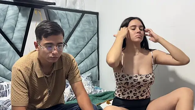 Snapshot of DereckxSophia chatting on December 14, 2025, 2:51 am DereckxSophia online show from December 14, 2025, 2:51 am