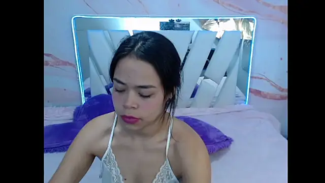 Snapshot of BlueLove19 chatting on December 5, 2025, 8:28 pm BlueLove19 online show from December 5, 2025, 8:28 pm