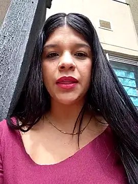 Layla-daring online show from June 14, 2026, 3:02 pm