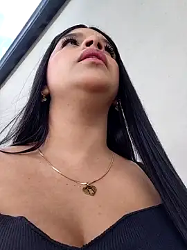 Layla-daring online show from April 25, 2026, 7:55 pm