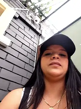 Layla-daring online show from May 1, 2026, 6:35 pm