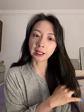 Jinmi125216 online show from May 13, 2026, 8:43 am