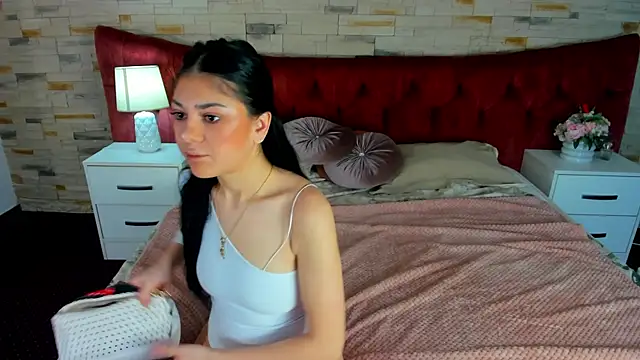 Snapshot of SerennaNoir chatting on December 2, 2025, 6:15 am SerennaNoir online show from December 2, 2025, 6:15 am